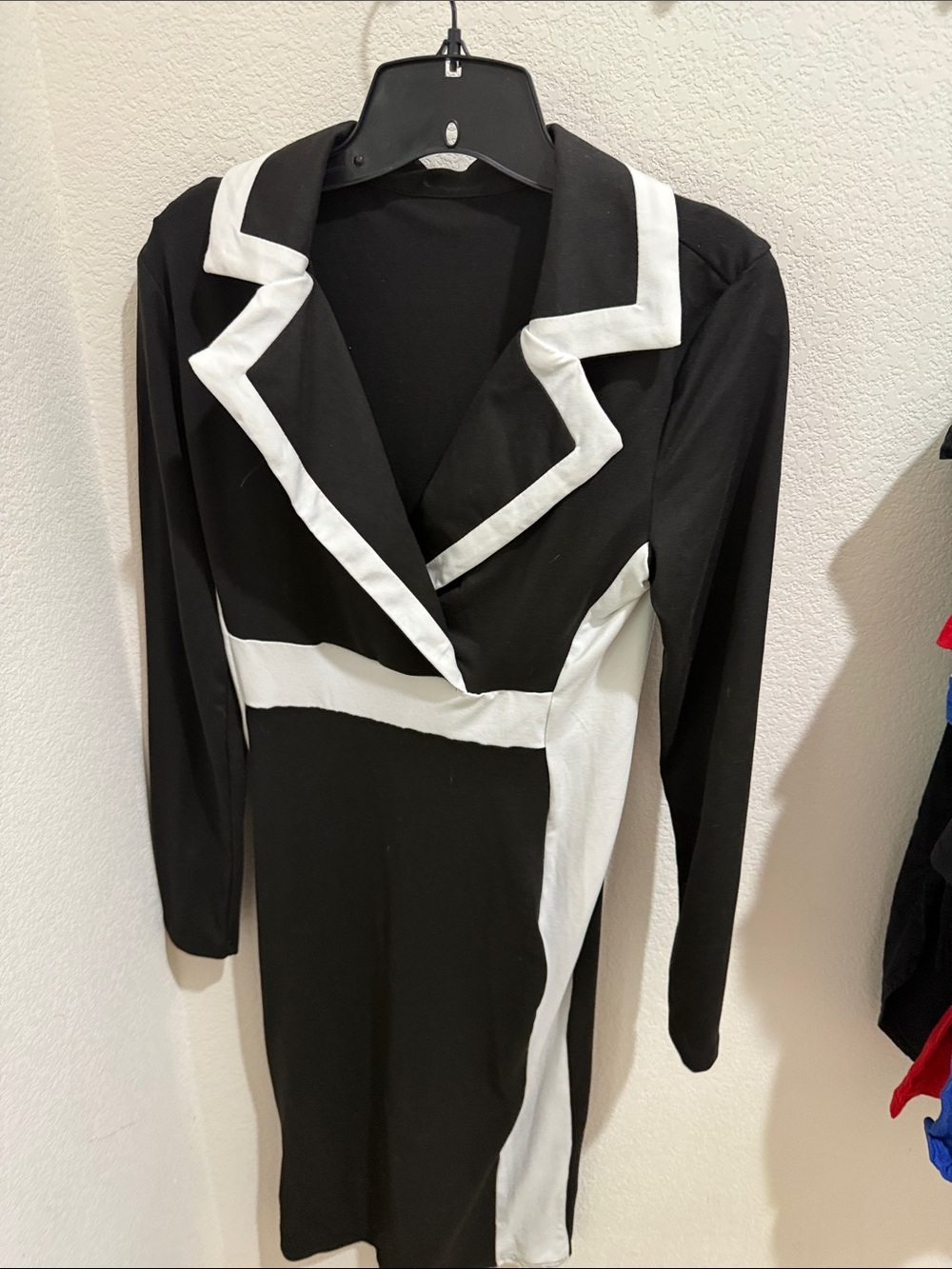 Black & White Contrast Long-Sleeve Dress